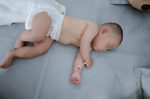 昭通宝宝多久会抬头 昭通宝宝多久会抬头